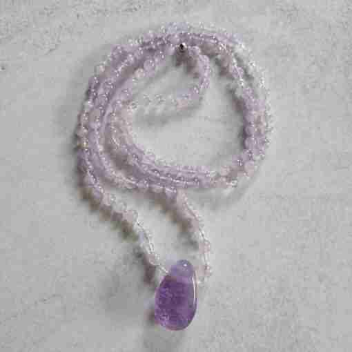 Amethyst ("Lavendelamethyst") -Bergkristall (facettiert) -Mala mit „Lavendelamethyst“-Anhänger