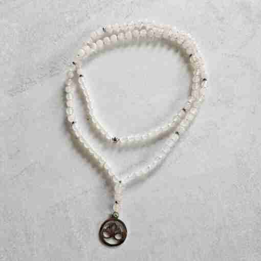 Weiße Achat ("Friedensachat")-Rosenquarz-Mala mit Edelstahlanhänger – Bild 3