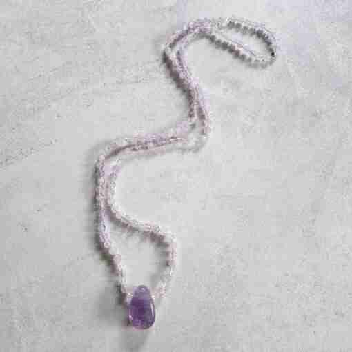 Amethyst ("Lavendelamethyst") -Bergkristall (facettiert) -Mala mit „Lavendelamethyst“-Anhänger – Bild 4