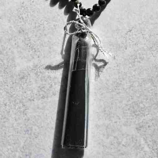 Eldarit (“Kabambastein”) -Obsidian-Mala mit Seidenquaste: – Bild 7