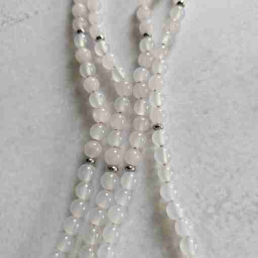 Weiße Achat ("Friedensachat")-Rosenquarz-Mala mit Edelstahlanhänger – Bild 8