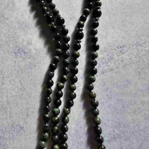 Eldarit (“Kabambastein”) -Obsidian-Mala mit Seidenquaste: – Bild 8