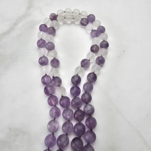 Amethyst-Bergkristall-Mala, matt, mit hellem Amethyst-Anhänger – Bild 10