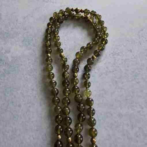 Grüne Grossular (Granat) -Messing-Mala mit Messing-Anhänger – Bild 10