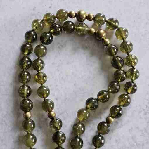 Grüne Grossular (Granat) -Messing-Mala mit Messing-Anhänger – Bild 11