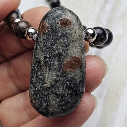 Hornblende-Mala mit Hornblende-Anhänger und Armband – Bild 12