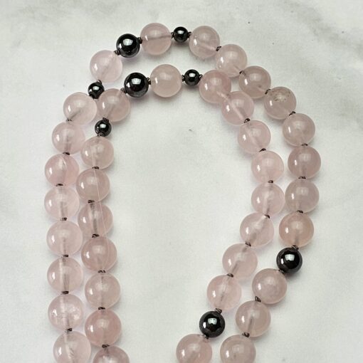 Rosenquarz-Hämatit-Mala mit Rhodochrosit-Anhänger – Bild 11