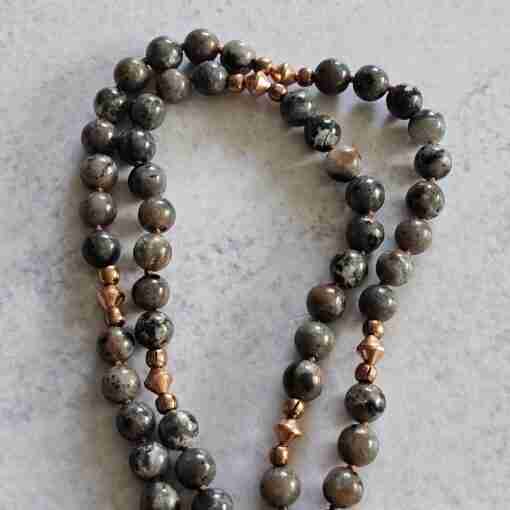 „Yooperlite“-Kupfer-Mala mit „Yooperlite“-Anhänger und passendem Armband – Bild 13