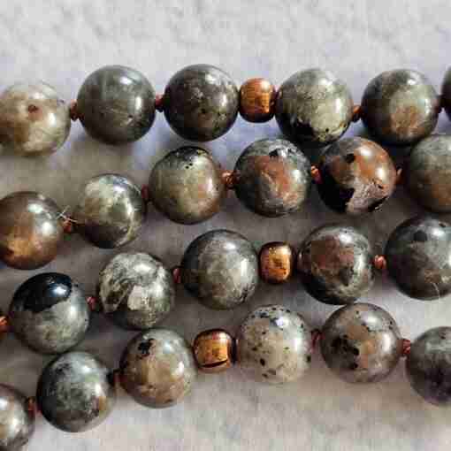„Yooperlite“-Kupfer-Mala mit „Yooperlite“-Anhänger und passendem Armband – Bild 14