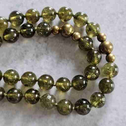 Grüne Grossular (Granat) -Messing-Mala mit Messing-Anhänger – Bild 14