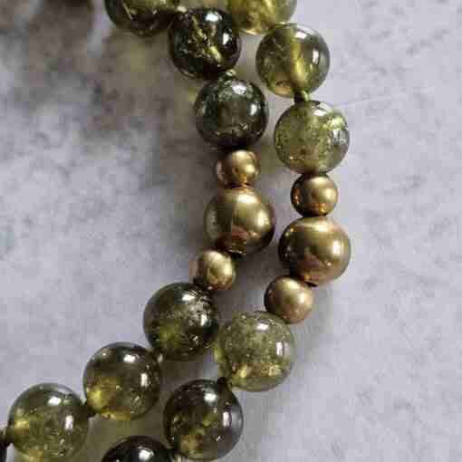 Grüne Grossular (Granat) -Messing-Mala mit Messing-Anhänger – Bild 15