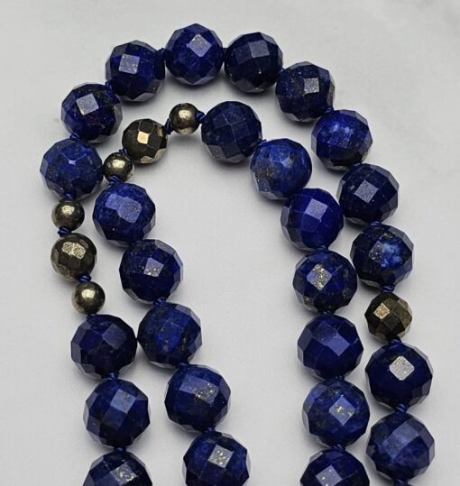 Lapislazuli-Pyrit-Mala, facettiert, mit Lapislazuli-Anhänger und Armband – Bild 15