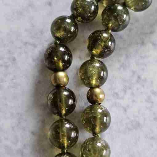 Grüne Grossular (Granat) -Messing-Mala mit Messing-Anhänger – Bild 16
