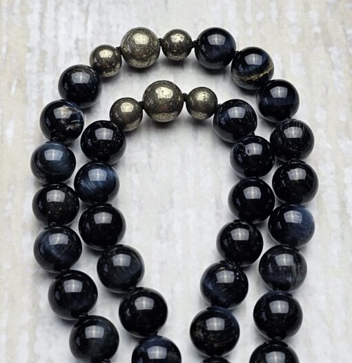 Falkenaugen-Pyrit-Mala mit Falkenaugen-Donut und Armband – Bild 16