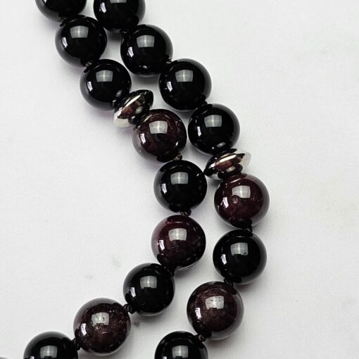 Morion Rauchquarz-Granat-Mala mit Seidenquaste und zwei Armbändern – Bild 16