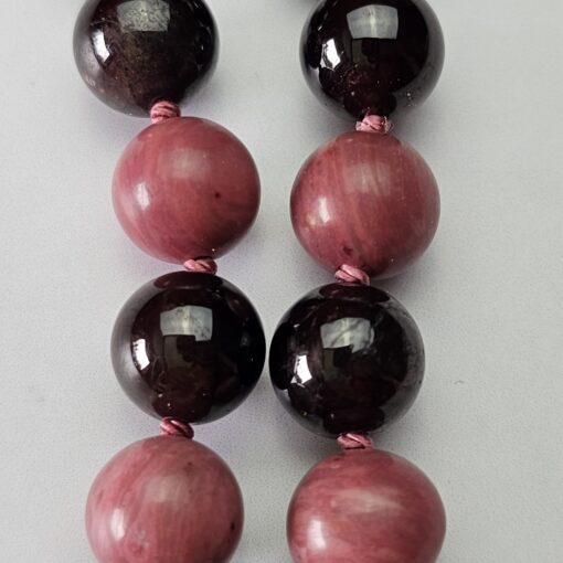 Rhodonit-Granat-Mala mit Seidenquaste und Armband – Bild 16