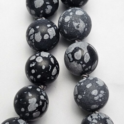 Obsidian („Schneeflocken-Obsidian“) -Mala, matt, mit Seidenquaste und Armband – Bild 17