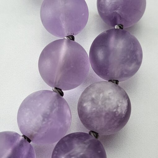 Amethyst-Bergkristall-Mala, matt, mit hellem Amethyst-Anhänger – Bild 18