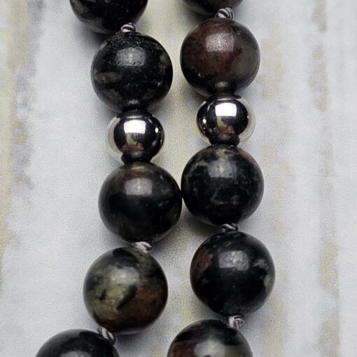 Hornblende-Mala mit Hornblende-Anhänger und Armband – Bild 18