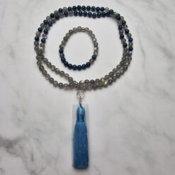 Labradorit-Apatit (blau) -Mala mit Baumwollquaste und Armband
