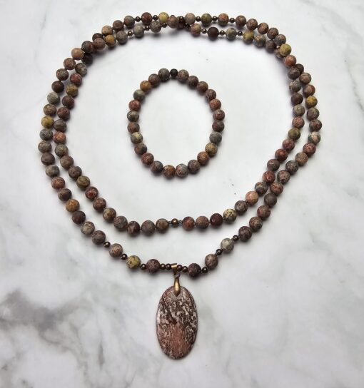 Meta-Rhyolith („Leopardenstein“) -Mala, matt (2), mit „Leopardenstein“-Anhänger und Armband