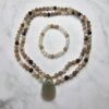 Mondstein-Mala, verschiedenfarbig, mit grauem Mondstein-Anhänger und Armband