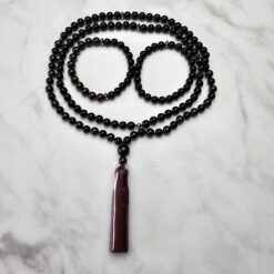 Morion Rauchquarz-Granat-Mala mit Seidenquaste und zwei Armbändern