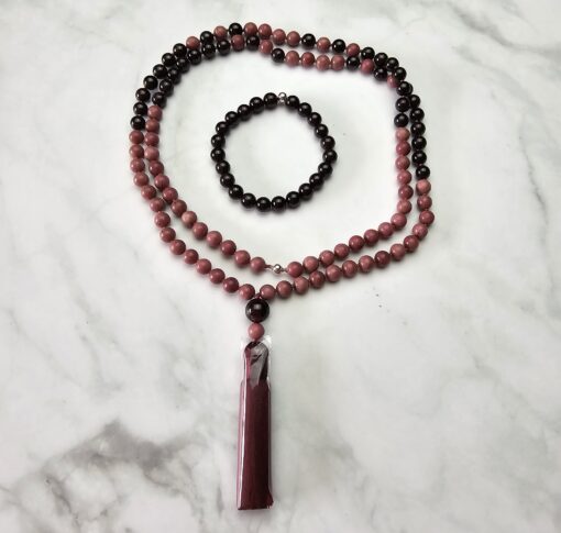Rhodonit-Granat-Mala mit Seidenquaste und Armband