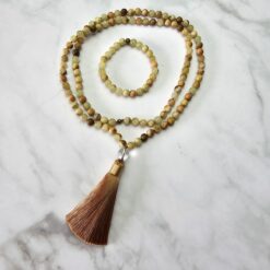 Serpentin („Afghanische Jade“) -Mala mit Seidenquaste und Armband
