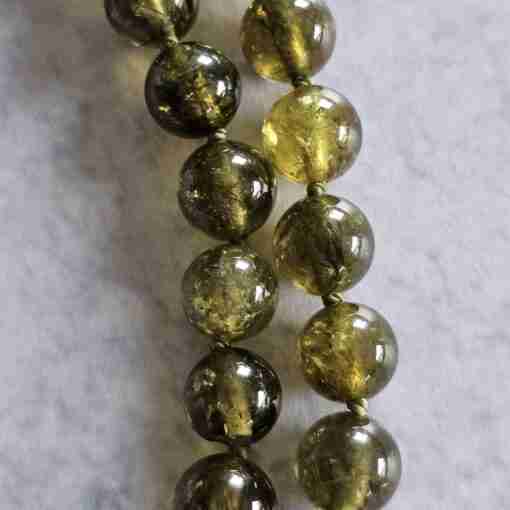 Grüne Grossular (Granat) -Messing-Mala mit Messing-Anhänger – Bild 19