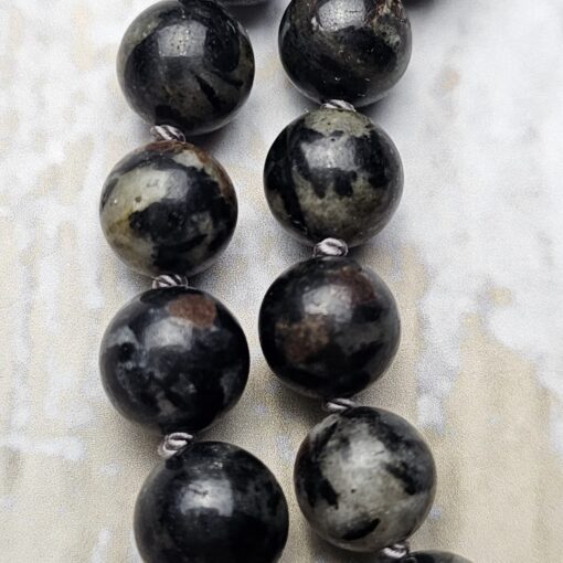 Hornblende-Mala mit Hornblende-Anhänger und Armband – Bild 21