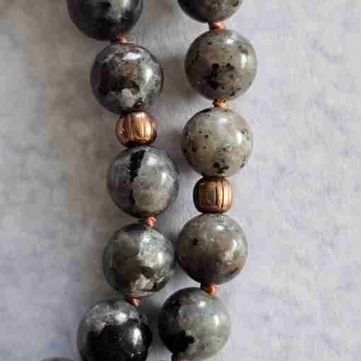 „Yooperlite“-Kupfer-Mala mit „Yooperlite“-Anhänger und passendem Armband – Bild 22