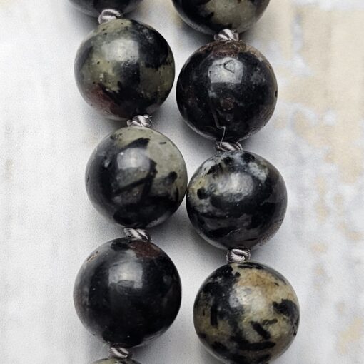 Hornblende-Mala mit Hornblende-Anhänger und Armband – Bild 23