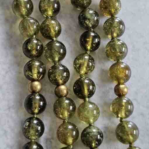 Grüne Grossular (Granat) -Messing-Mala mit Messing-Anhänger – Bild 2
