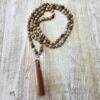 Jaspis („Shoushan Jaspis") -Mala mit Seidenquaste
