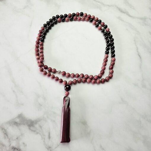 Rhodonit-Granat-Mala mit Seidenquaste und Armband – Bild 3