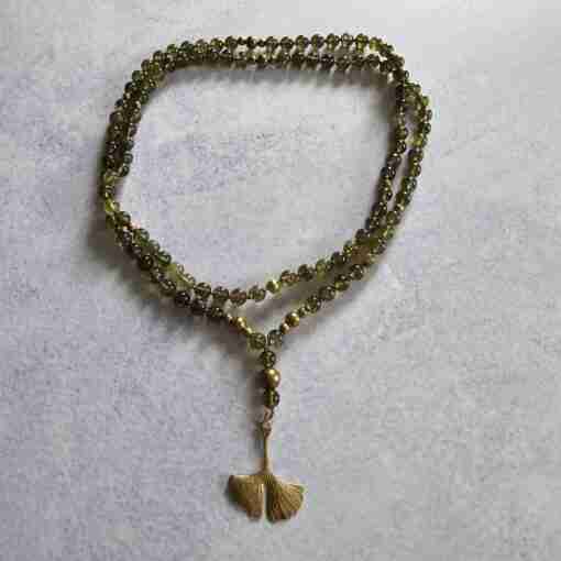 Grüne Grossular (Granat) -Messing-Mala mit Messing-Anhänger – Bild 3