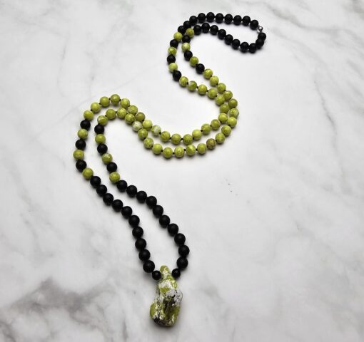 Lizardit (Serpentin) -Obsidian (matt) -Mala (2) mit Lizardit-Anhänger – Bild 4