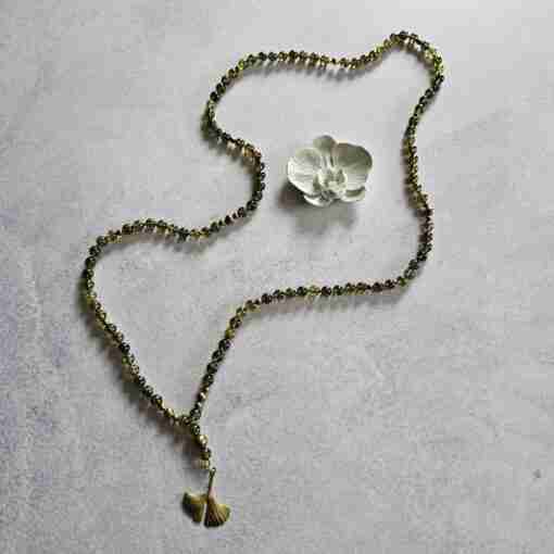 Grüne Grossular (Granat) -Messing-Mala mit Messing-Anhänger – Bild 5