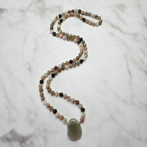 Mondstein-Mala, verschiedenfarbig, mit grauem Mondstein-Anhänger und Armband – Bild 6