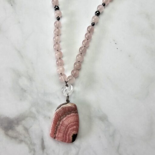 Rosenquarz-Hämatit-Mala mit Rhodochrosit-Anhänger – Bild 6