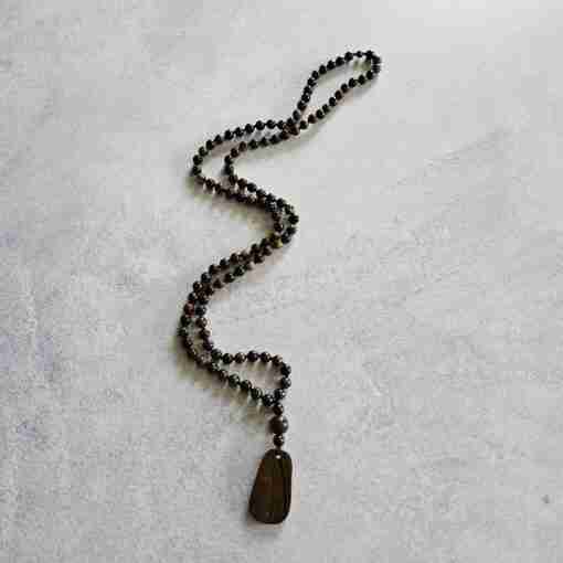 Tigereisen-Mala (1) mit Tigereisen-Anhänger (Freiform) und Armband – Bild 6