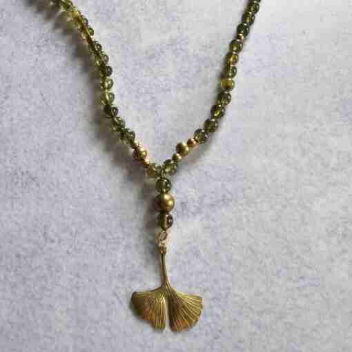 Grüne Grossular (Granat) -Messing-Mala mit Messing-Anhänger – Bild 6