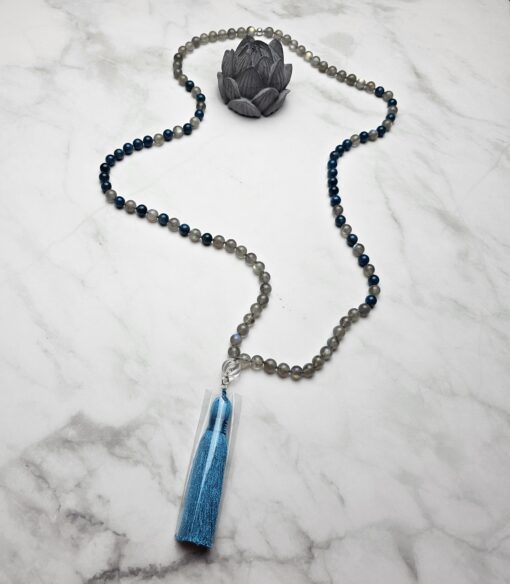 Labradorit-Apatit (blau) -Mala mit Baumwollquaste und Armband – Bild 7