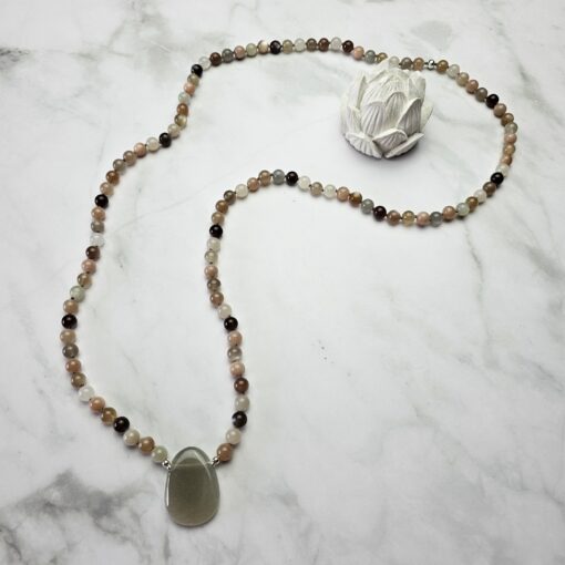 Mondstein-Mala, verschiedenfarbig, mit grauem Mondstein-Anhänger und Armband – Bild 7