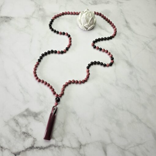 Rhodonit-Granat-Mala mit Seidenquaste und Armband – Bild 7