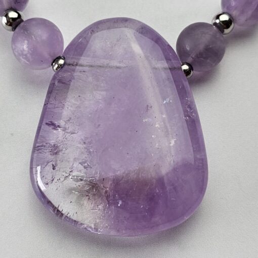 Amethyst-Bergkristall-Mala, matt, mit hellem Amethyst-Anhänger – Bild 8