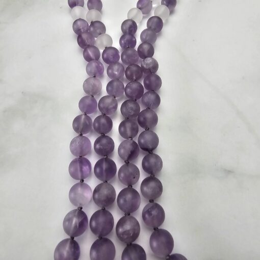 Amethyst-Bergkristall-Mala, matt, mit hellem Amethyst-Anhänger – Bild 9