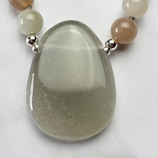 Mondstein-Mala, verschiedenfarbig, mit grauem Mondstein-Anhänger und Armband – Bild 9