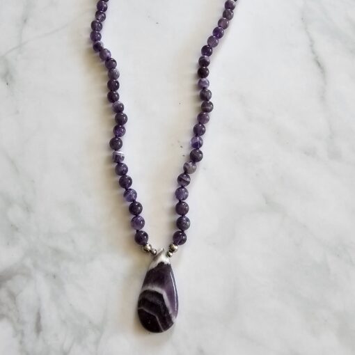 Amethystquarz („Chevron-Amethyst“) -Mala mit „Chevron-Amethyst“-Anhänger und Armband – Bild 8